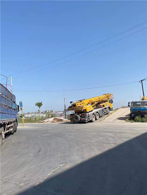 勐海县25吨吊车的租赁价格大概是多少？